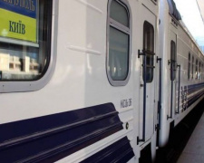 Пьяного пассажира высадили с поезда Киев-Мариуполь: инцидент попал на видео