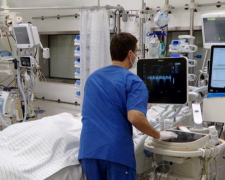 В мариупольские больницы за сутки госпитализировано вдвое больше людей, чем выписано