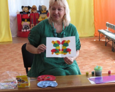 Литовская художница помогает мариупольским деткам психологически разгрузиться и раскрыть таланты (ФОТОРЕПОРТАЖ)