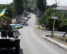 В Донецкой области прошел автопробег во главе с десантными машинами (ФОТО)