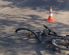 В Мариуполе велосипедист врезался в легковушку