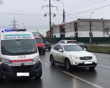 В Мариуполе машина скорой помощи не довезла пациента до больницы из-за ДТП