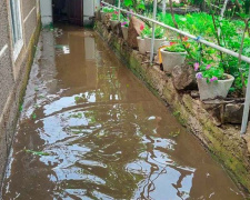 Более семи тысяч кубометров дождевой воды откачали спасатели в Мариуполе