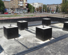 Первый пешеходный фонтан Мариуполя готовят к испытанию (ФОТОФАКТ)