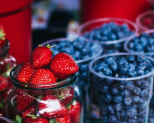 Вредные «витамины» с нитратами: Что сулит ягодный рай рынков Мариуполя?