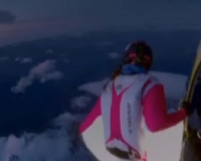 Бейсджампер прыгнул с 6-километровой высоты в Альпах (ВИДЕО)