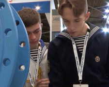 Юные моряки Мариуполя получили деловое предложение от европейской компании на международной выставке (ВИДЕО)
