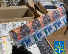 Контрафактные сигареты на 300 тысяч гривен изъяли у пенсионерки на Донетчине