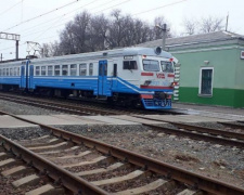Донецкая ж/д запустила пригородный поезд в серую зону (ФОТО)