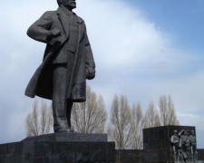 Ленина, большого и маленького, в Мариуполе пустят с молотка (ФОТО)