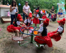 Мариупольцы целыми семьями активно включаются в праздники двора (ФОТО)