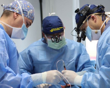 Команда з 15 медиків з Канади та США провела 30 надскладних реконструктивних операцій українським захисникам