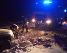 Карета «скорой» и автобус застряли на дорогах Донецкой области