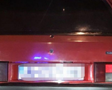 В Мариуполе водитель без документов уговаривал патрульного принять взятку (ФОТО)