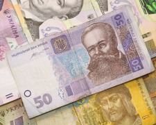 В Україні анонсують збільшення зарплати в 2024 році: хто і скільки отримуватиме