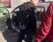Пограничник сбывал наркотики в поселке под Мариуполем