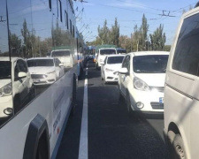 ДТП на Набережной в Мариуполе: движение осложнено