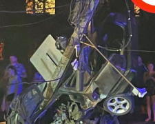 Жуткое ДТП в Мариуполе: машина – всмятку, водитель погиб