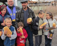 Житель Донецка открыл в прифронтовой Марьинке социальную пекарню (ФОТО)