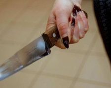 Смертельное застолье: на Донетчине ударом ножа в шею женщина убила знакомую