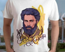 Ко Дню города в Мариуполе выпустили футболки с портретами выдающихся греков Приазовья