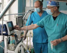 В Мариуполе трое пациентов с коронавирусом подключены к аппаратам ИВЛ