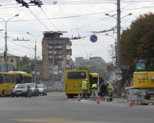 В Мариуполе отменяются троллейбусы – ремонт пр. Мира движется вперед (ФОТО)