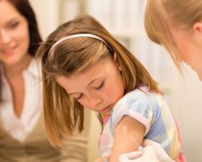 Мариупольцам на заметку: Минздрав рекомендует не принимать детей без прививок в детские сады и школы