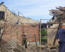 В сети появились фото последствий новых обстрелов жилых домов на Донетчине из «Градов» (ФОТО)