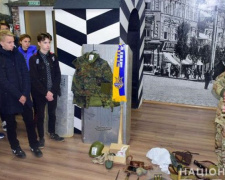 УПА, сечевые стрельцы и Майдан: музей полиции в Мариуполе пополнился новыми экспонатами (ФОТО)