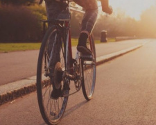 В Мариуполе велосипедиста оштрафовали за нарушение ПДД (ВИДЕО)