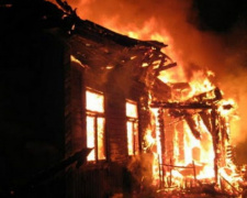 В одном из поселков на Донетчине не успевают тушить пожары: дома горят каждый день