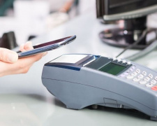 Бесконтактная оплата в Мариуполе: как безопасно оплатить покупки через смартфон