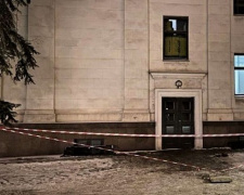 В Мариуполе мужчина разбился насмерть, упав с крыши драмтеатра