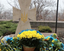 Мариуполь вместе со всей страной отмечает 30-летие Вооруженных сил Украины