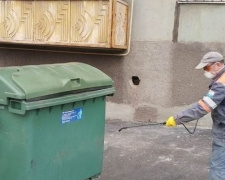 Ежедневно в Мариуполе дезинфицируют до двух тысяч мусорных контейнеров