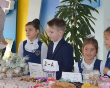 Мариупольские школьники организовали благотворительную ярмарку (ФОТО)