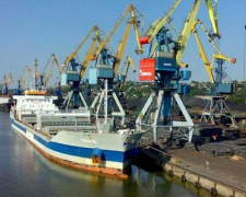 В Мариупольский порт прибыло третье судно для продолжения дноуглубительных работ