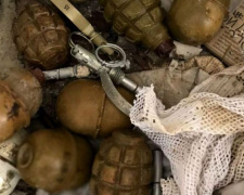 Вблизи Мариуполя нашли тайник с 10 гранатами