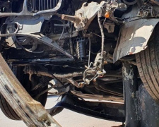 В Мариуполе «BMW» въехал в автобус с пассажирами, после чего снова попал в аварию