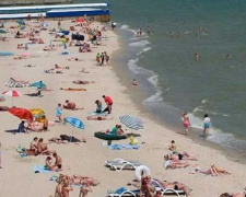 На пляже Мариуполя падение с пирса закончилось госпитализацией