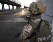 В столице Украины мужчина хочет взорвать мост Метро: работает спецназ (ТРАНСЛЯЦИЯ)