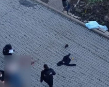 В Мариуполе мужчина разбился насмерть, выпав из окна многоэтажки (ДОПОЛНЕНО)