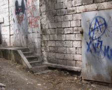 Свалку убрали - наркоманы остались? ДТЭК очистил от шприцов территорию в центре Мариуполя (ФОТО)