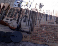 Пулеметы и пистолеты: в Мариуполе разоружили коллекционера оружия Второй мировой (ФОТО)
