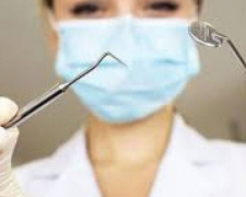 В Мариуполе стоматологи вынуждены работать, несмотря на карантин и большой риск заболеть коронавирусом