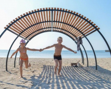 Норма по кишечной палочке превышена в 48 раз! На каких пляжах в Мариуполе рекомендуют не купаться