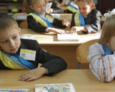 Из-за карантина учебный год в Украине могут продлить.  Будут ли учиться дольше мариупольские школьники?