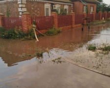 Водная стихия затопила дома в поселке под Мариуполем (ФОТО)