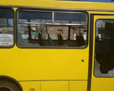 В Мариуполе нетрезвый пассажир разбил окно маршрутки (ФОТО)